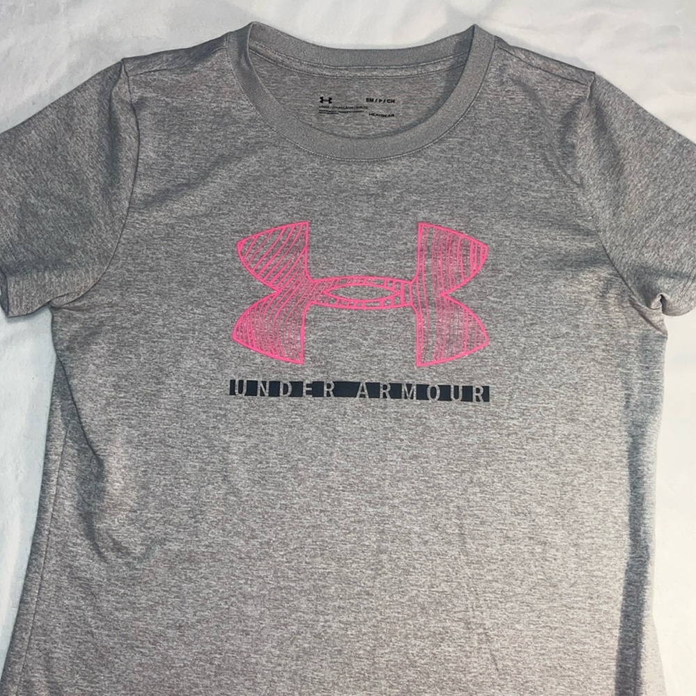 Under Armour SZ Small T Shirt, like new, black, gray, pink